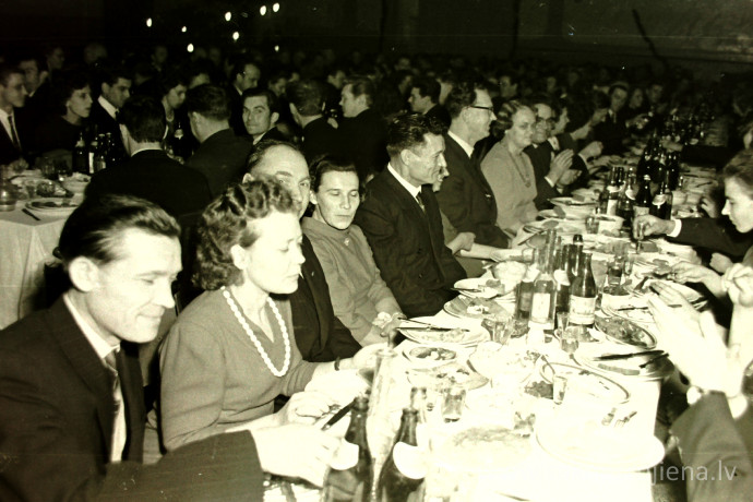 Rūjienas mednieku un mak&scaron;ķernieku Jaunā gada ballīte 1964.gadā - Foto №1323