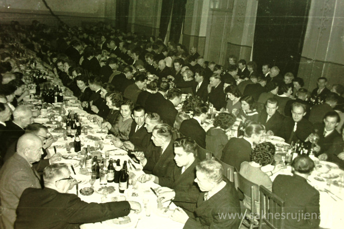 Rūjienas mednieku un mak&scaron;ķernieku Jaunā gada ballīte 1964.gadā - Foto №1325