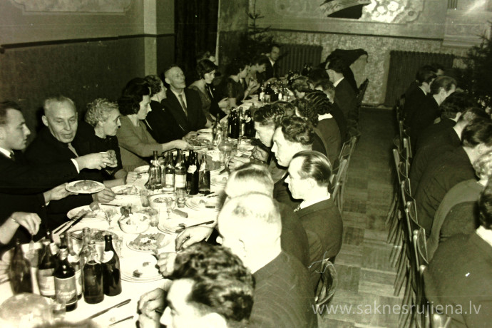 Rūjienas mednieku un mak&scaron;ķernieku Jaunā gada ballīte 1964.gadā - Foto №1315