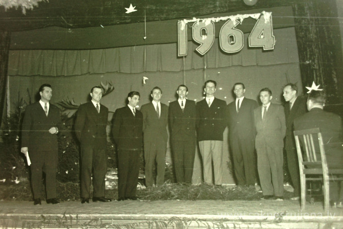 Rūjienas mednieku un mak&scaron;ķernieku Jaunā gada ballīte 1964.gadā - Foto №1283