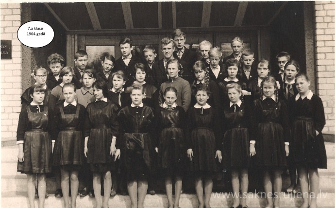 Rūjienas vidusskolas skolēni 1964.gadā - Foto №424