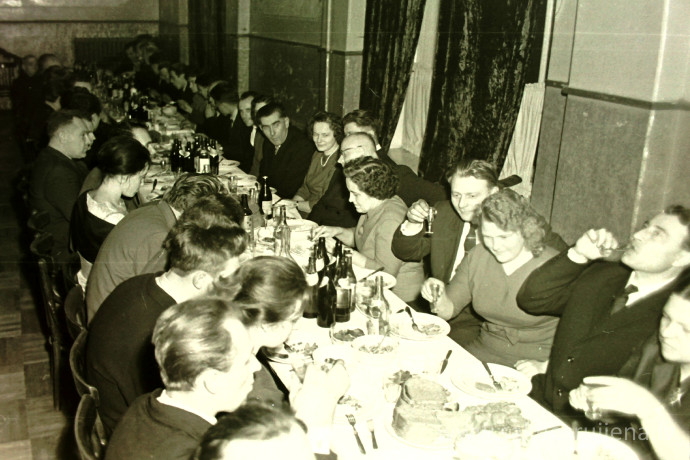 Rūjienas mednieku un mak&scaron;ķernieku Jaunā gada ballīte 1964.gadā - Foto №1316