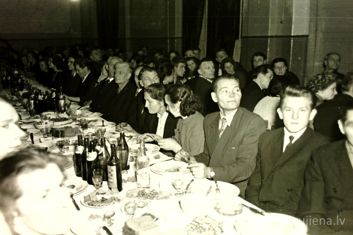 Rūjienas mednieku un mak&scaron;ķernieku Jaunā gada ballīte 1964.gadā - Foto №1299