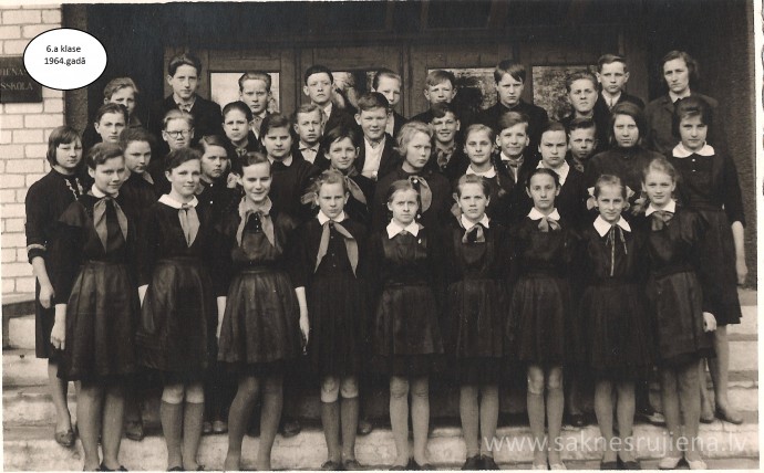 Rūjienas vidusskolas skolēni 1964.gadā - Foto №422