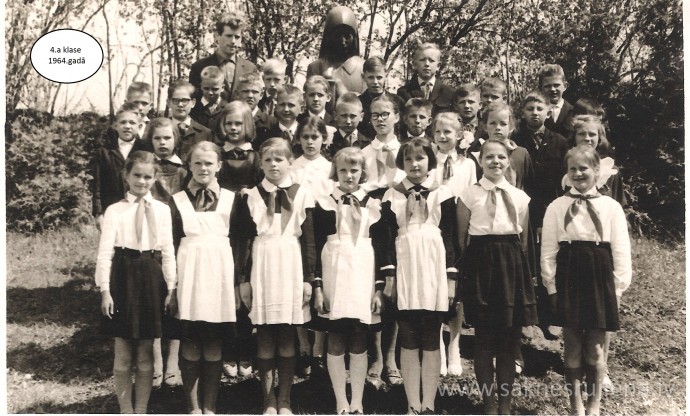 Rūjienas vidusskolas skolēni 1964.gadā - Foto №418