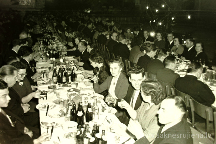 Rūjienas mednieku un mak&scaron;ķernieku Jaunā gada ballīte 1964.gadā - Foto №1308