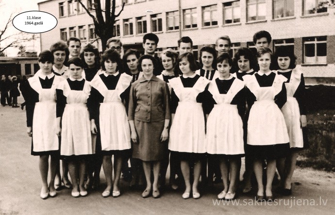 Rūjienas vidusskolas skolēni 1964.gadā - Foto №431