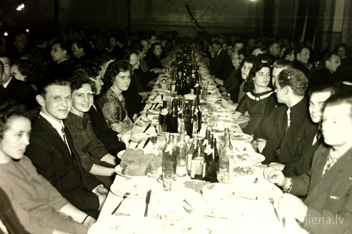 Rūjienas mednieku un mak&scaron;ķernieku Jaunā gada ballīte 1964.gadā - Foto №1297