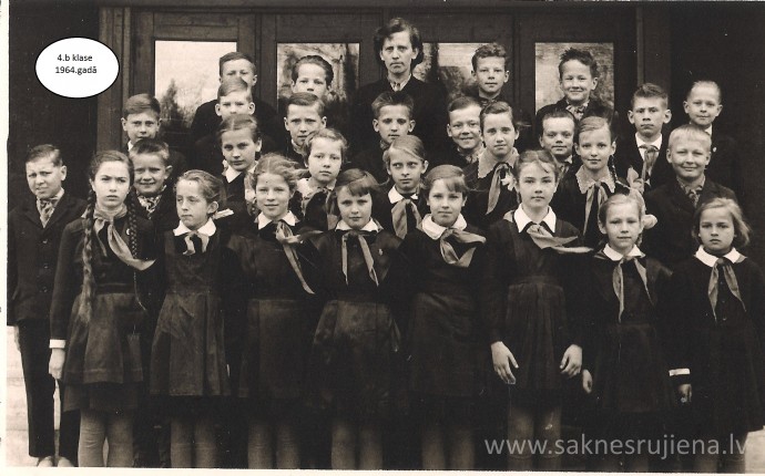 Rūjienas vidusskolas skolēni 1964.gadā - Foto №419