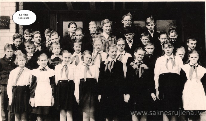 Rūjienas vidusskolas skolēni 1964.gadā - Foto №421