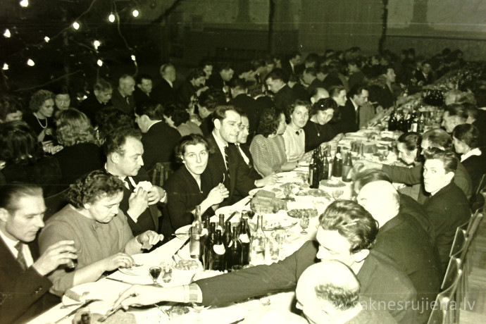 Rūjienas mednieku un mak&scaron;ķernieku Jaunā gada ballīte 1964.gadā - Foto №1321