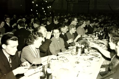 Rūjienas mednieku un mak&scaron;ķernieku Jaunā gada ballīte 1964.gadā - Foto №1294