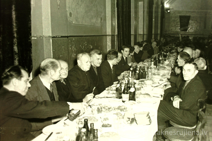 Rūjienas mednieku un mak&scaron;ķernieku Jaunā gada ballīte 1964.gadā - Foto №1309