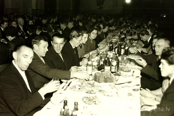 Rūjienas mednieku un mak&scaron;ķernieku Jaunā gada ballīte 1964.gadā - Foto №1306