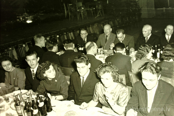 Rūjienas mednieku un mak&scaron;ķernieku Jaunā gada ballīte 1964.gadā - Foto №1319