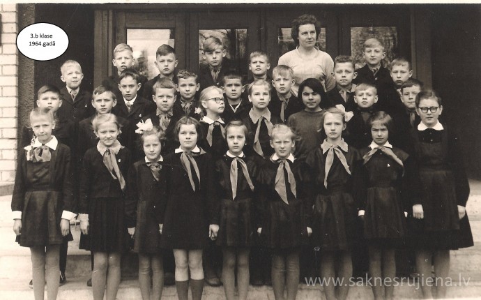 Rūjienas vidusskolas skolēni 1964.gadā - Foto №417